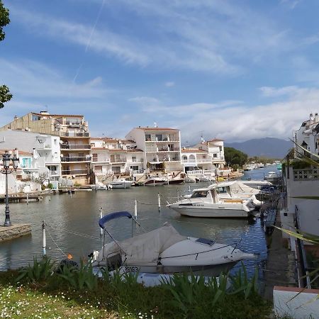 エンプリアブラバEstudi Amb Vistes Al Canalアパートメント エクステリア 写真