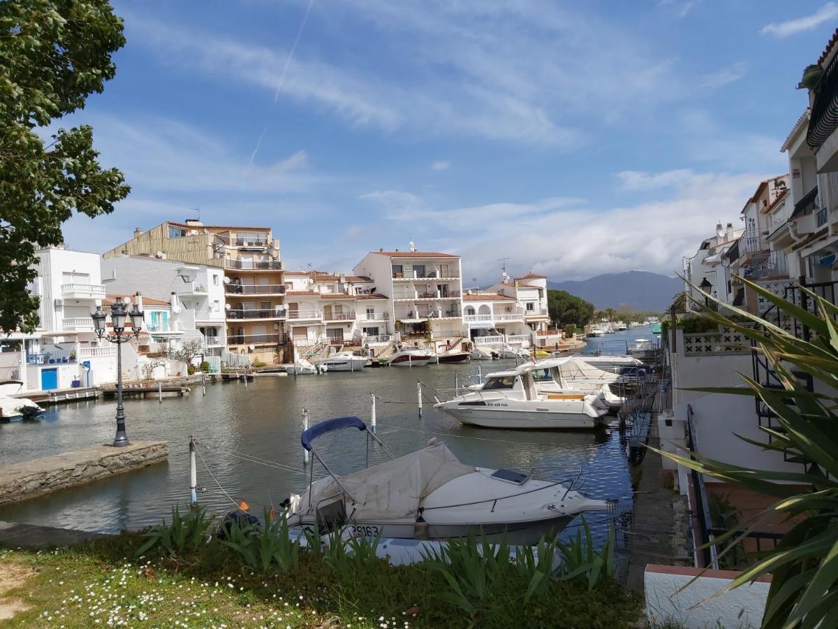 エンプリアブラバEstudi Amb Vistes Al Canalアパートメント エクステリア 写真